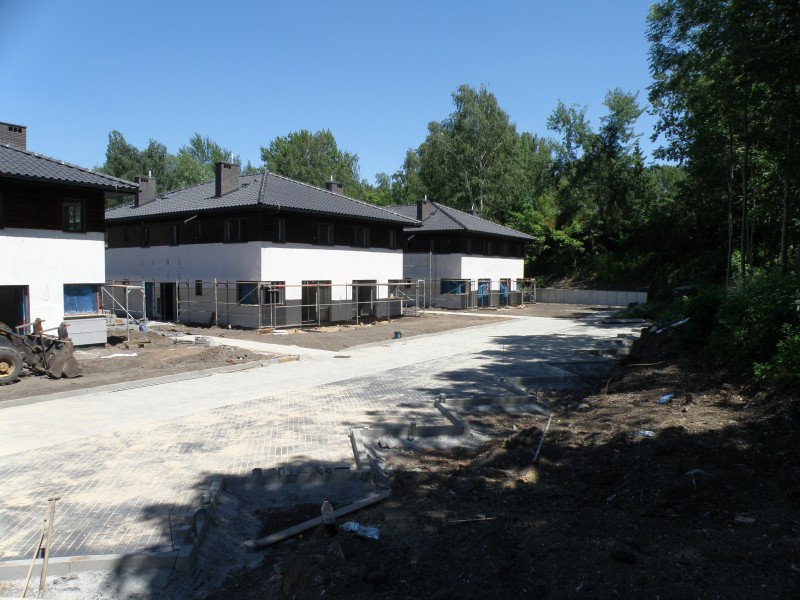 Prace na terenie kompleksu budynków WILLE USTRONIE w Świętochłowicach